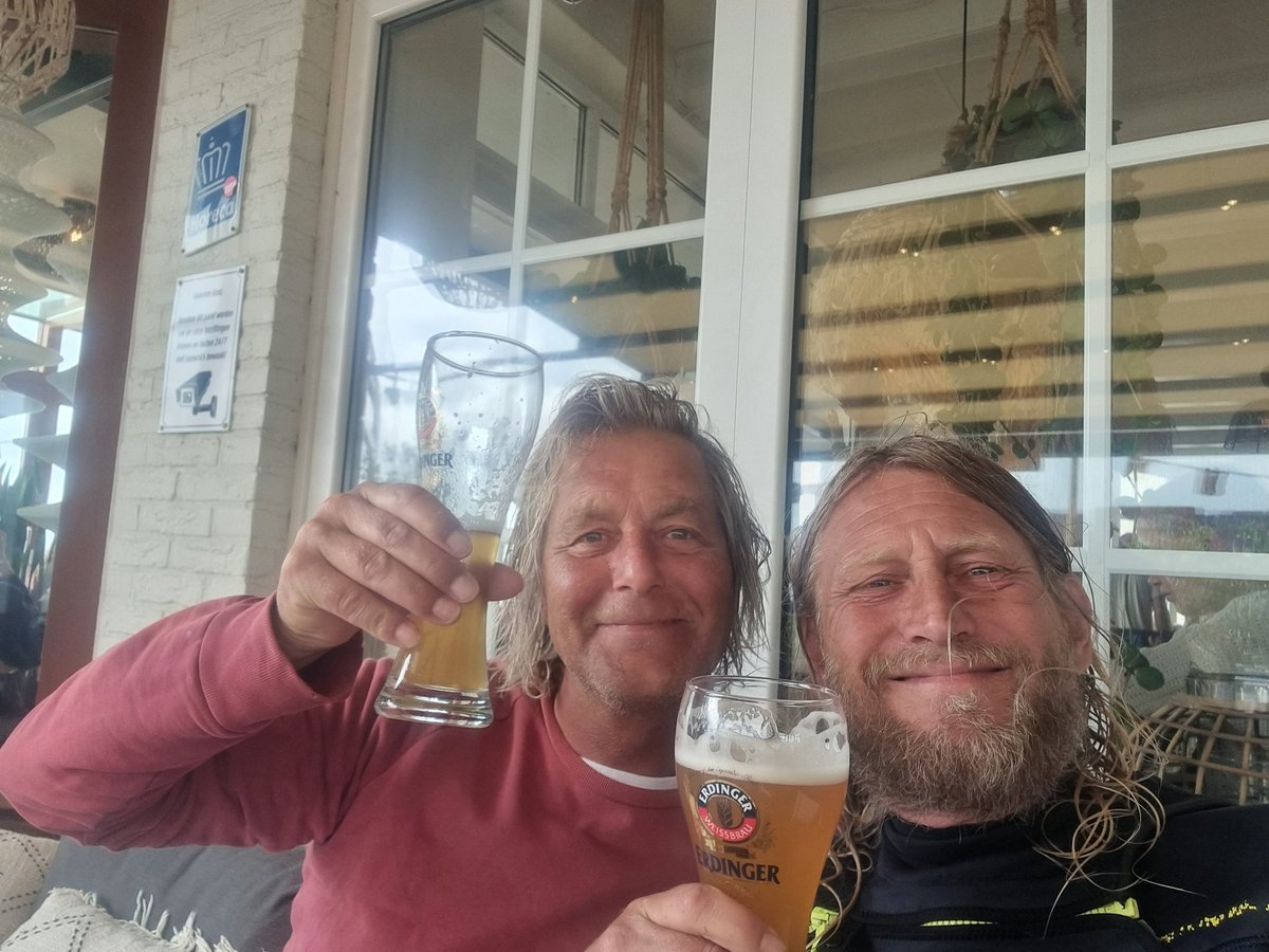Iedereen heeft het maar over slecht weer maar ik vind het fantastisch!! #topvakantie #surfen