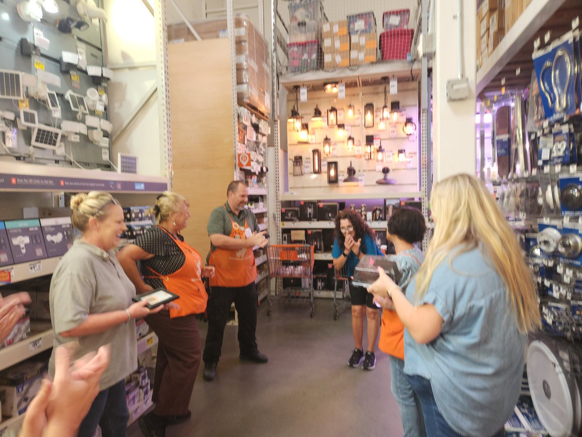 KarenG6679's tweet photo. Happy 32nd Anniversary,  Marianne!!

#PacSouth #Team6679 #OneTeamOneDream https://t.co/67EDBHAmz8