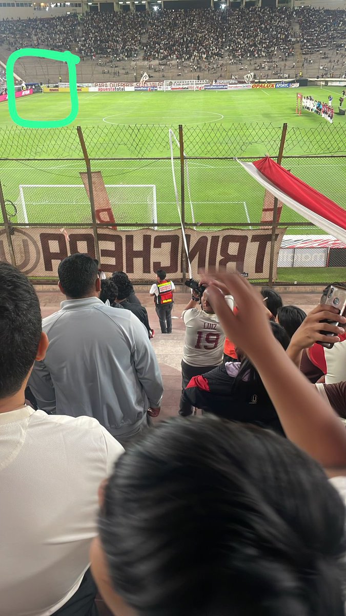 PaolovelaR's tweet photo. Ayer Universitario estrenó una zona exclusiva, primera vez vista en el fútbol peruano. En el vértice de Oriente y Sur, en colaboración con Cristal, se creó este espacio. Fueron 6 influencer invitados, aprobado por la Liga. (Prueba piloto) https://t.co/75zMfOdbUX