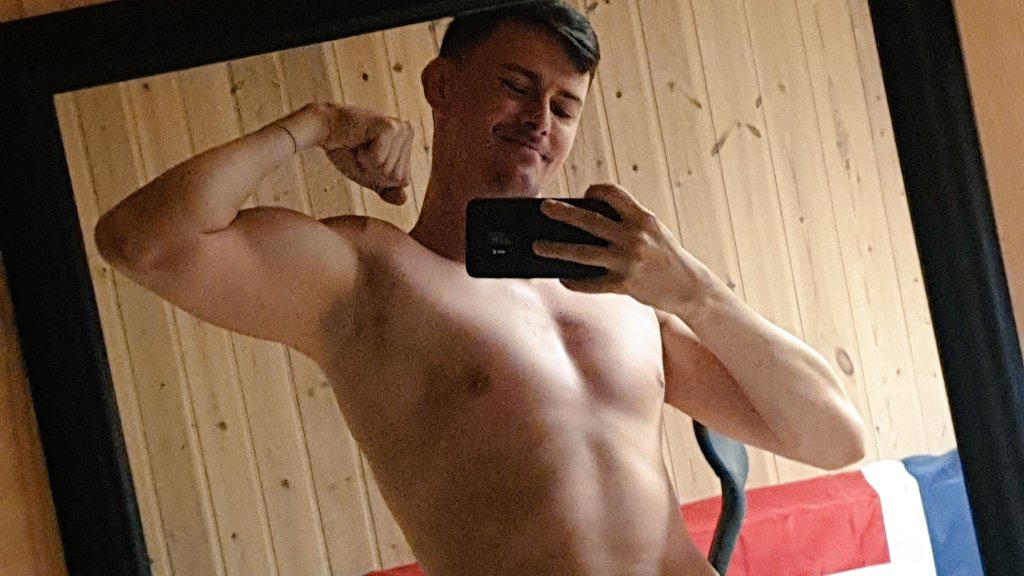 MyNameIsRager's tweet photo. Twitter is like black orange now? I'll join the trend, here's a felt strong might delete later pic

To anyone that needs some motivation to hit those weights or go on that run! Trust me find your way into better physical health, your body and mind will thank you later!! https://t.co/PlrQiJPAWE