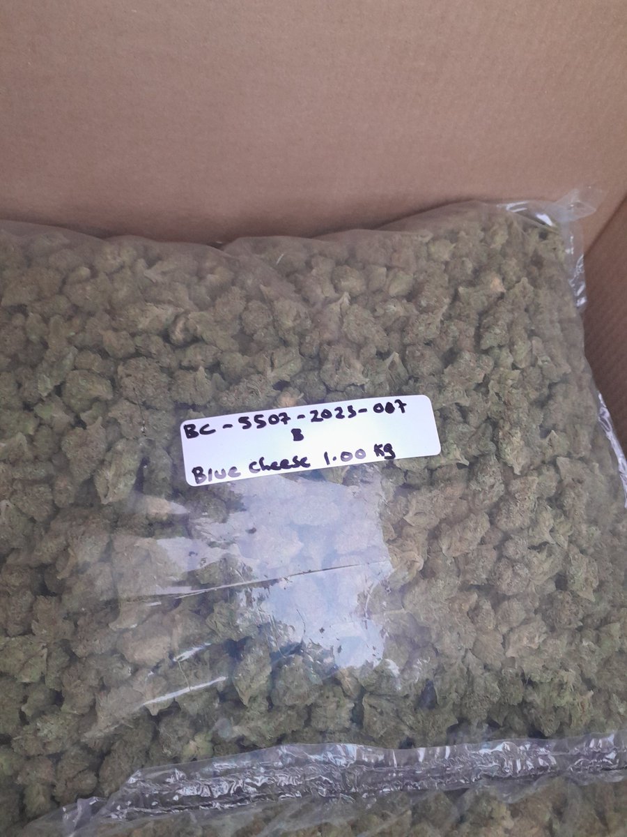 EmpeeLs's tweet photo. #weed 
Each package worth 15k
#Lesotho 🇱🇸 https://t.co/fWOFdgWVZr