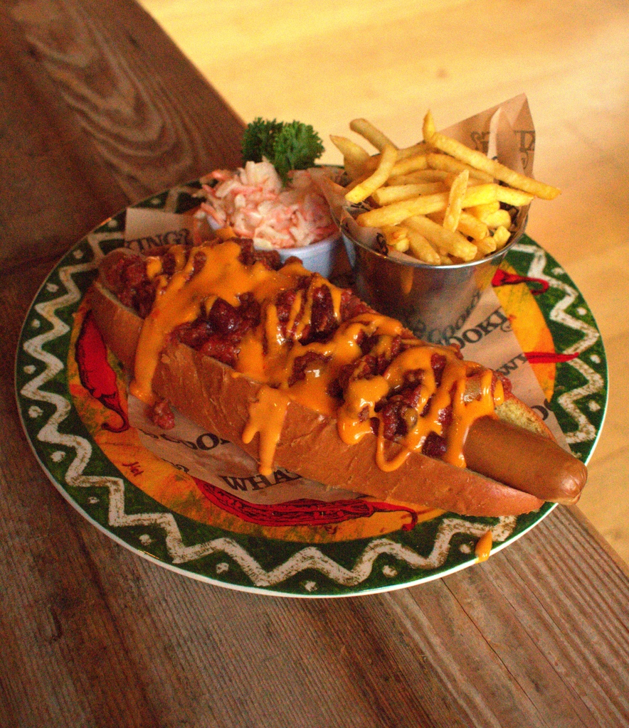Savour the flavour with our tantalizing American-style foot-long hotdog, served with crispy fries coated in red salt and paired with our crunchy fresh slaw! 

Book your seat today: 0151 707 2023

#goodfood #hotdog #albertdock #whatsonliverpool #eventsliverpool #liverpoolfoodies