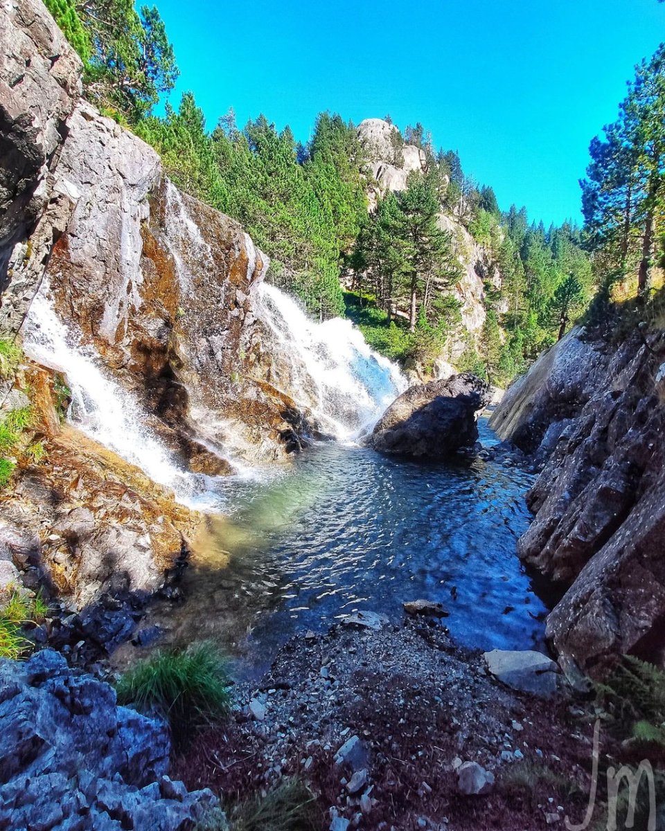 Huesca_LaMagia's tweet photo. De ruta desde los baños de #Panticosa a los #ibones de #Bachimaña, nos encontramos rincones maravillosos donde morir de amor 😍🥰🌷💦🌿
Fotaza de https://t.co/VmAUZvSAus https://t.co/pQwTPTV4gt