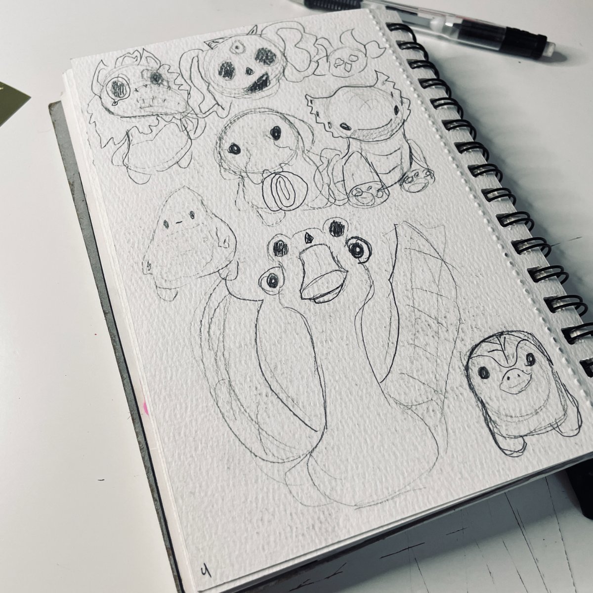 Xelestialink's tweet photo. Just another doodle day! #XiaInks #Xiasketchbookjourney #Sketchbook16 #nearingtheend #closeups #drawing #artistworking #artist #smallartist https://t.co/joLxMlF8Is