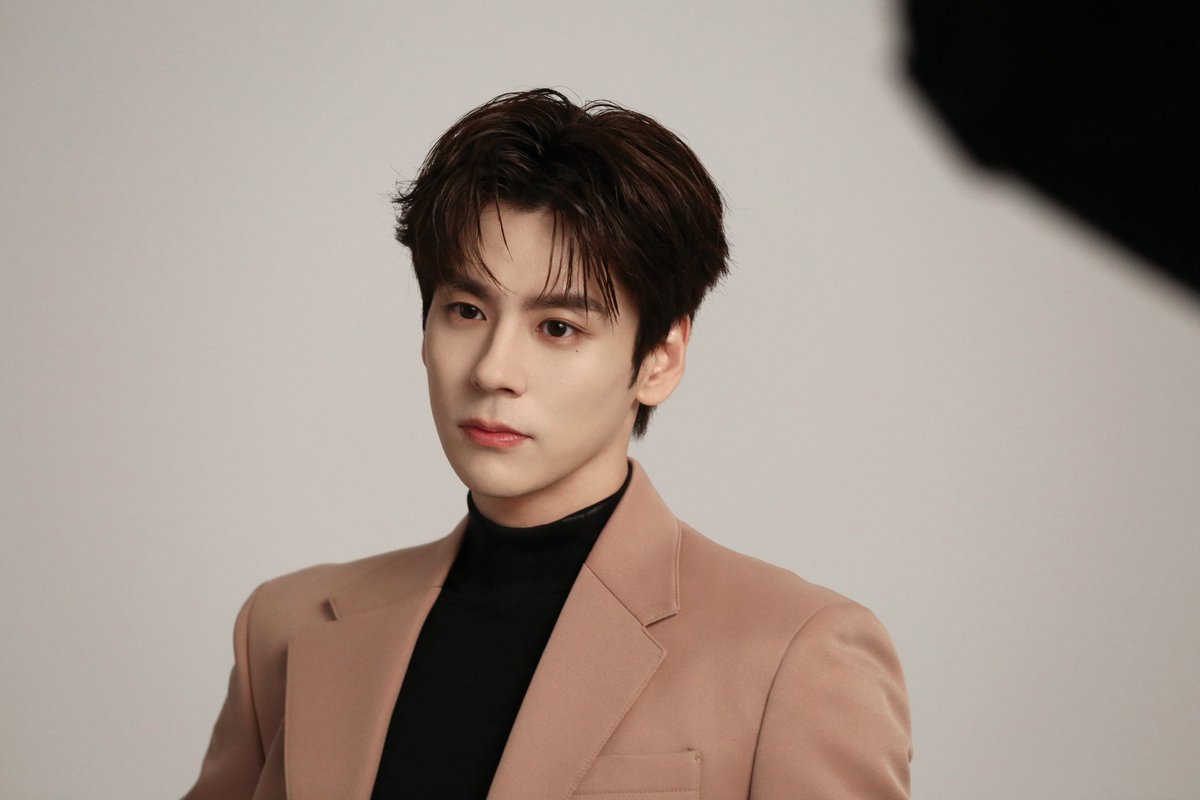 WzmOfficial_'s tweet photo. [📆] 

🛰️ 认真和七月告别
八月有树影间流动的光🍃
和一切未知的挑战与美好 

꒰ঌ┈┈┈┈┈┈┈┈┈┈┈┈┈ ໒꒱

#魏哲鸣 #魏哲鳴 #WeiZheming #위철�� #เว่ยเจ๋อหมิง #ウェイ・ジャーミン #MilesWe #今天weisday https://t.co/Oc8yy9MFaU