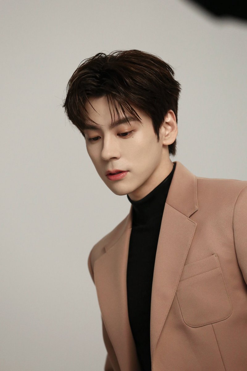 WzmOfficial_'s tweet photo. [📆] 

🛰️ 认真和七月告别
八月有树影间流动的光🍃
和一切未知的挑战与美好 

꒰ঌ┈┈┈┈┈┈┈┈┈┈┈┈┈ ໒꒱

#魏哲鸣 #魏哲鳴 #WeiZheming #위철�� #เว่ยเจ๋อหมิง #ウェイ・ジャーミン #MilesWe #今天weisday https://t.co/Oc8yy9MFaU
