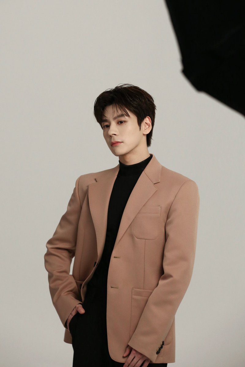 WzmOfficial_'s tweet photo. [📆] 

🛰️ 认真和七月告别
八月有树影间流动的光🍃
和一切未知的挑战与美好 

꒰ঌ┈┈┈┈┈┈┈┈┈┈┈┈┈ ໒꒱

#魏哲鸣 #魏哲鳴 #WeiZheming #위철�� #เว่ยเจ๋อหมิง #ウェイ・ジャーミン #MilesWe #今天weisday https://t.co/Oc8yy9MFaU
