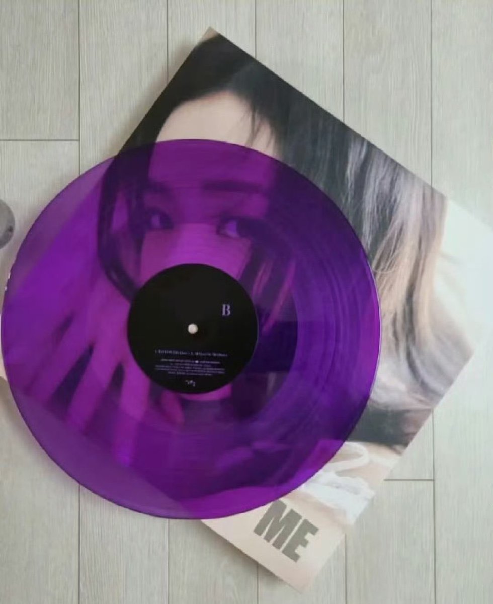 NEWSJISOO's tweet photo. JISOO’s first single vinyl LP ‘ME’ limited edition. 

#JISOO #FLOWER #꽃 #ME https://t.co/RMmkE4B9X9