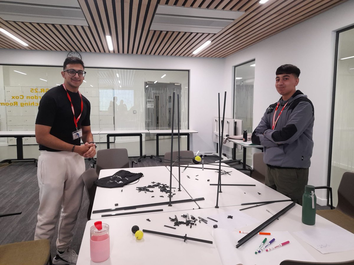 UoL_Contextual's tweet photo. Our budding engineers are combining their problem solving and designing skills this morning in the Engineering for Humanity session. Thanks once again to our amazing @STEMatLeeds team! 👷‍♀️ #RFESS23 https://t.co/lSc2kA3Nzv