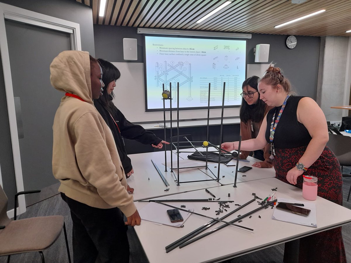 UoL_Contextual's tweet photo. Our budding engineers are combining their problem solving and designing skills this morning in the Engineering for Humanity session. Thanks once again to our amazing @STEMatLeeds team! 👷‍♀️ #RFESS23 https://t.co/lSc2kA3Nzv