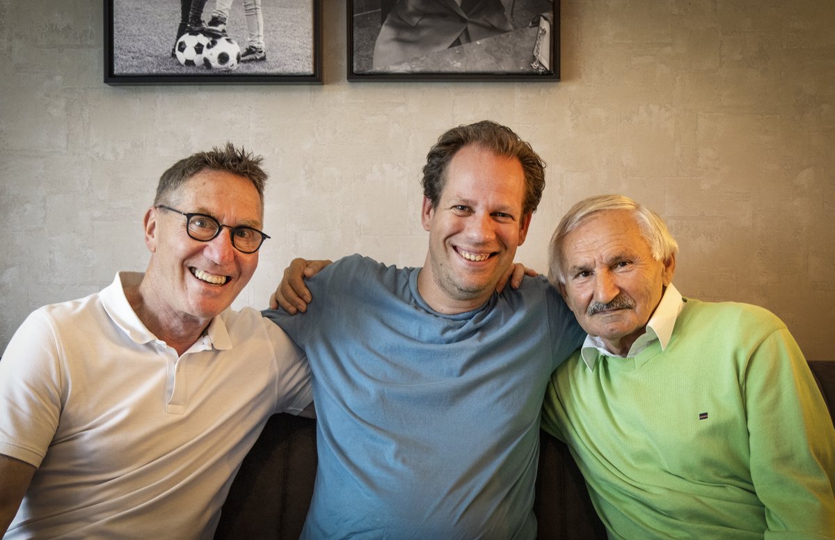 Gisteren heb ik een interview gehad met Mikan Jovanovic. Samen met Ger van Rosmalen hebben we herinneringen opgehaald aan het grote VVV van Rob Baan uit de jaren zeventig en het verdere (voetballeven) van Mikan.

Het eindresultaat is in november te lezen in de Buun.