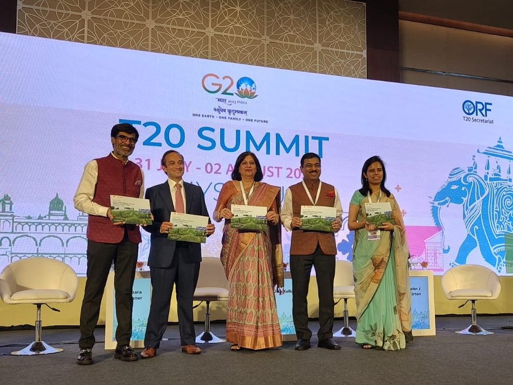 teriin's tweet photo. TERI and @Shell_India launched a joint report titled 'India transforming to a #NetZero emissions #energy system' to address the crucial steps for India's #EnergyTransition.

Read the report👉https://t.co/WIbdpHhQDj

@g20org @eenamg #India2030 https://t.co/0yvvmb0zQi