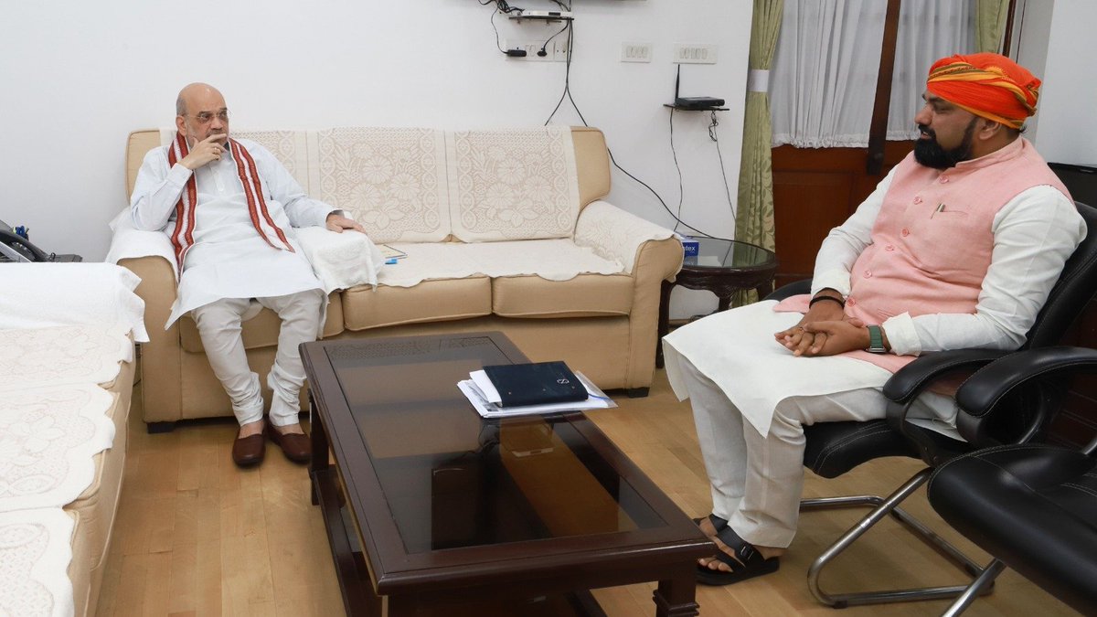 samrat4bjp's tweet photo. देश के गृह मंत्री श्री @AmitShah जी से @BJP4Bihar के प्रतिनिधि मंडल के साथ मुलाकात कर बिहार की बिगड़ती कानून व्यवस्था से अवगत कराया।
बिहार सरकार तुष्टिकरण की राजनीति के लिए मुहर्रम जुलूस बवाल में भाजपा कार्यकर्ताओं को फंसाने का काम बिहार सरकार द्वारा किया जा रहा है।
#Bihar https://t.co/9n3IH93vI6