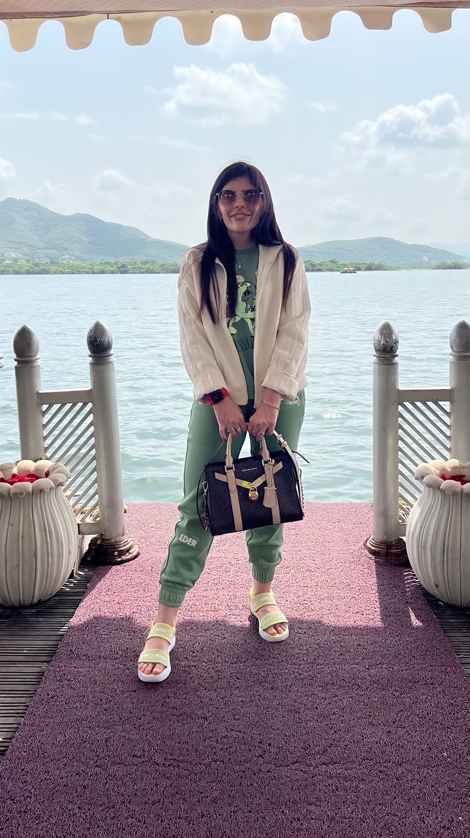parthavidesai24's tweet photo. Vacation day 1๏ธโฃ Udaipur
#vacation #udaipur #lake #selflove #india #leelapalace #green #puma #1der #lifestyle #michaelkors #pumashoes #pumaindia #enjoy #fashionstyle #fashionbloggerstyle https://t.co/WSiE6jAe9c