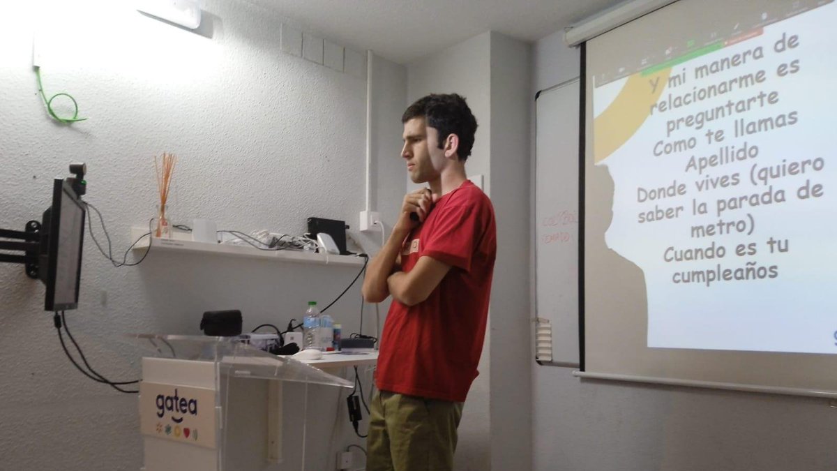 🙋‍♂️ Jaime es una persona con #TEA que participa con <a href="/APADISASOC/">APADIS</a> en el proyecto #MiCasaUVC que realizamos con <a href="/Plenainclusion/">🍀 Plena inclusión</a>.

🎓 Ha colaborado como ponente en el Máster de Autismo impartido por @GATEATEA en el módulo de ocio. ¡Enhorabuena Jaime!

ℹ️micasauvc.org/2023/07/28/col…