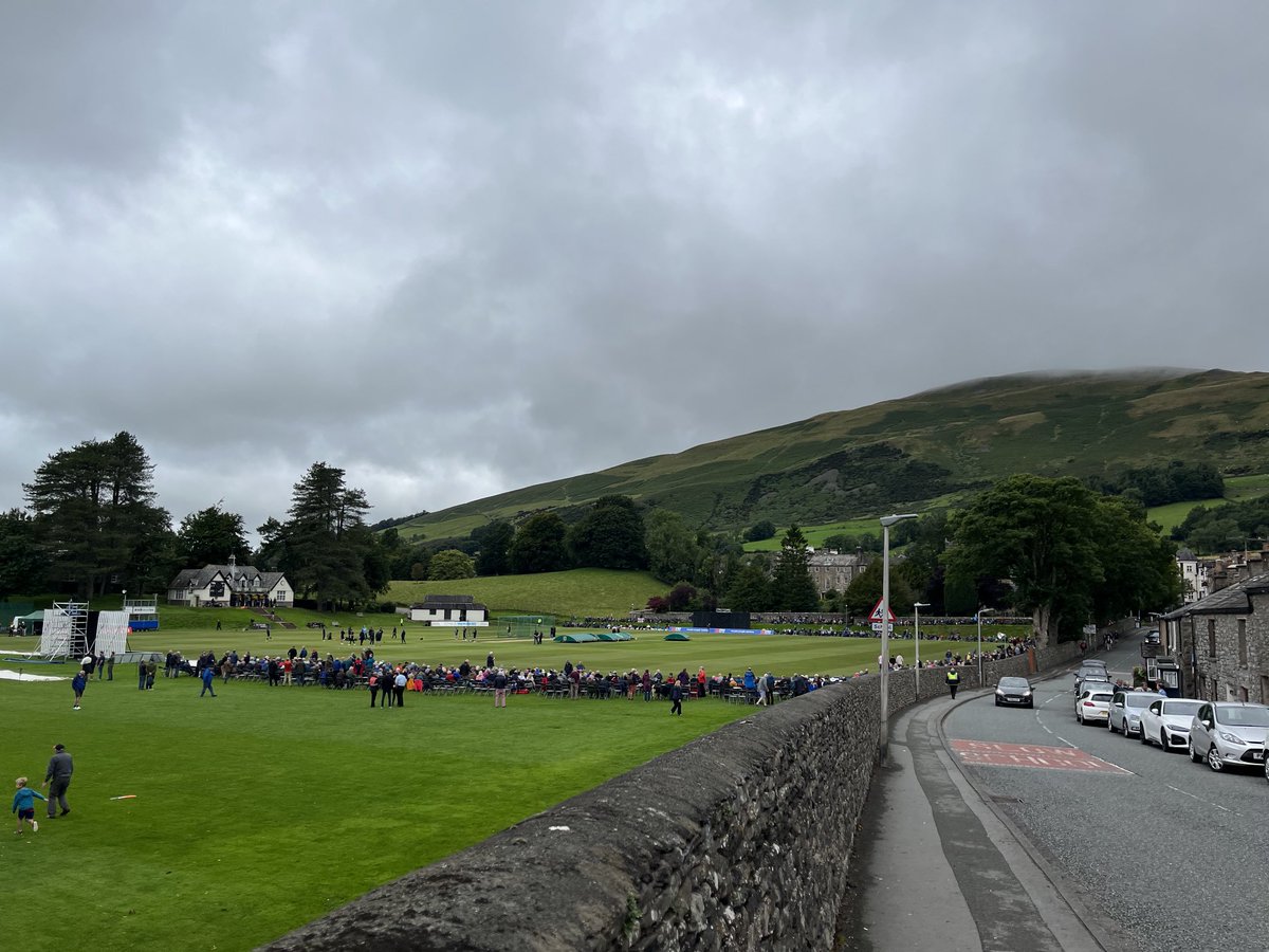 davegibster's tweet photo. Another day another game of cricket #lcccc https://t.co/KIweBxpDYc