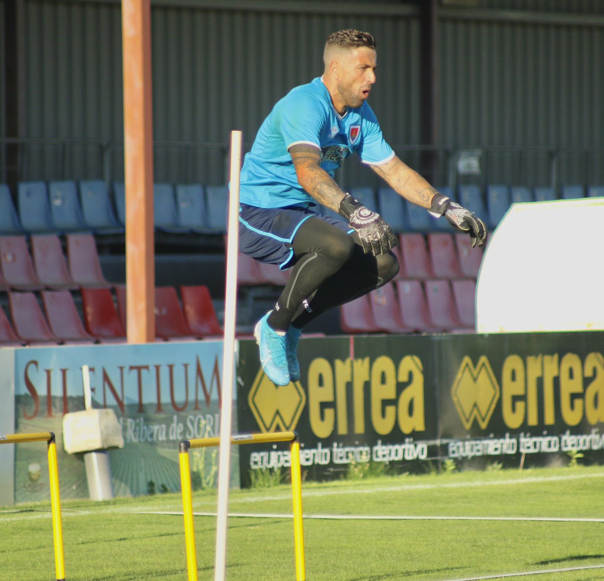 Dorron13's tweet photo. Seguimos con la puesta a punto 🔴🔵
Preseason 23/24. @cdnumancia https://t.co/CePJRAJLeh