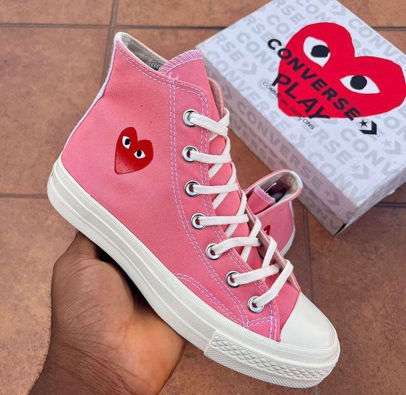 KicksNinja_'s tweet photo. It's National Girlfriends day❤️❤️

What footwear are you shopping for your girl? 

#sneakerhead #NationalGirlfriendday https://t.co/2fSfb92Mvh