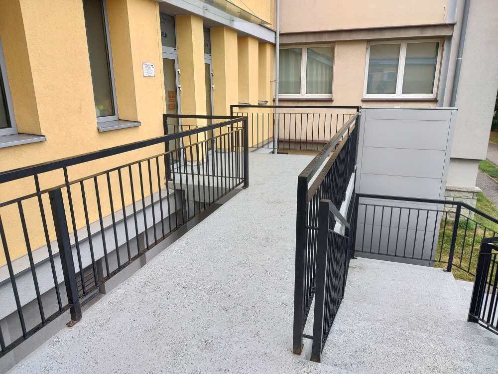 Dobiegła końca przerwa technologiczna na basenie przy pl. Powstańców! W lipcu prowadziliśmy dla Was wiele prac, m.in. wymianę nawierzchni schodów wejściowych czy konserwację oraz wymianę powierzchni ruchomego dna.
Zapraszamy!