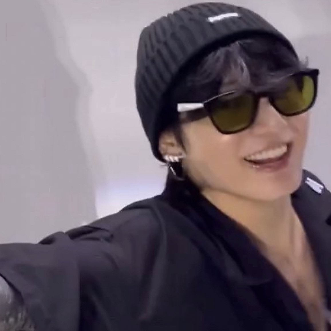 his smile though.... 😞