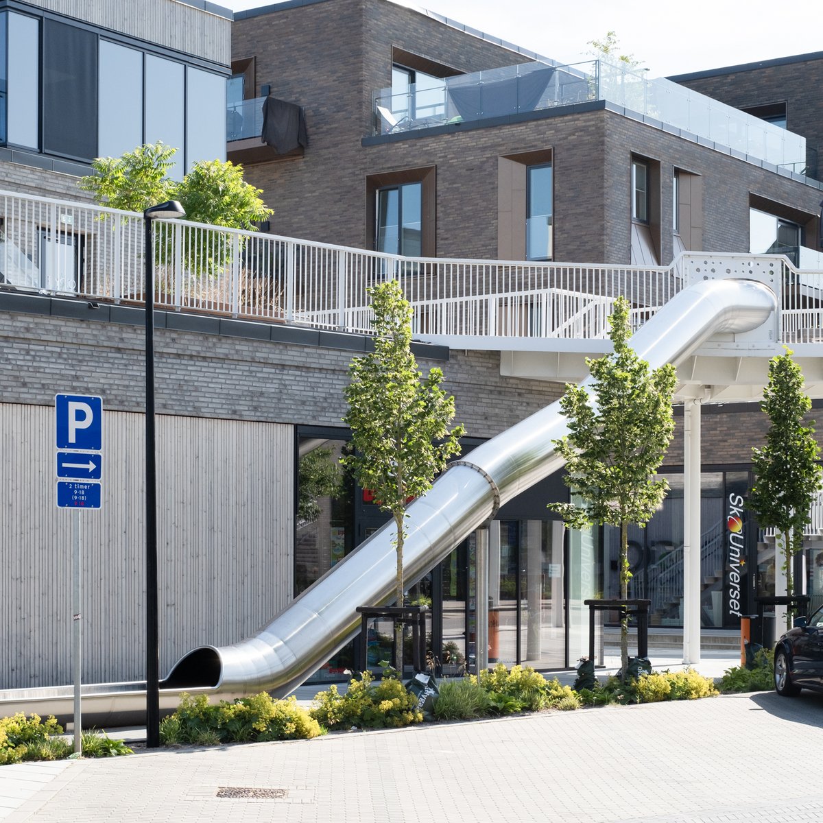 jaynelloyd's tweet image. We recently went to Billund in Denmark for a weekend of #LEGO and had such a fun time! A whole day playing at the LEGO House, a lovely town with a footbridge slide &amp;amp; plenty of adrenaline at LEGOLAND. 

If you'd like to see more my photos &amp;amp; notes are here:  buff.ly/3qjLCJ0