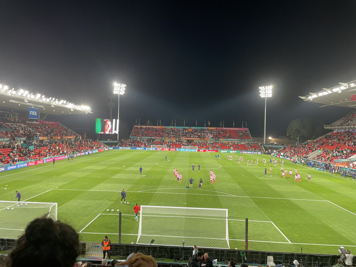 JonathanpHolder's tweet photo. Arrived at Hindmarsh Stadium for 🏴󠁧󠁢󠁥󠁮󠁧󠁿 vs 🇨🇳 ⚽️ @MKDonsFCWomen @jon_dewick @walsh3017 https://t.co/pTLEcr611D
