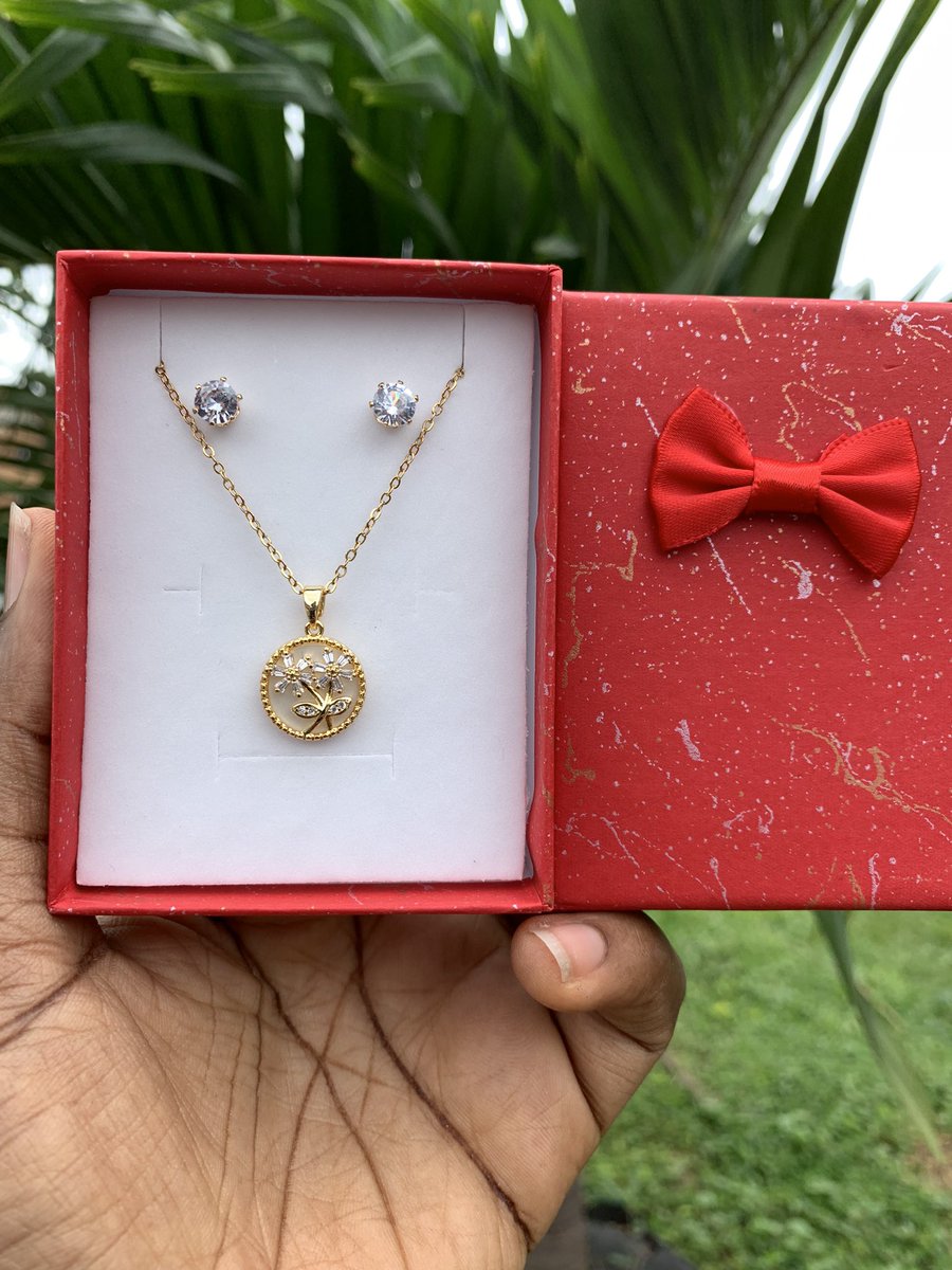 lenahaccessorie's tweet photo. Take your outfit up a notch with these cute neck pieces. The free everyday pin earrings is the cherry on top. #nontarnishjewelry #stainlesssteeljewelry 
Price: ₦2900 https://t.co/EuoukpLeYj