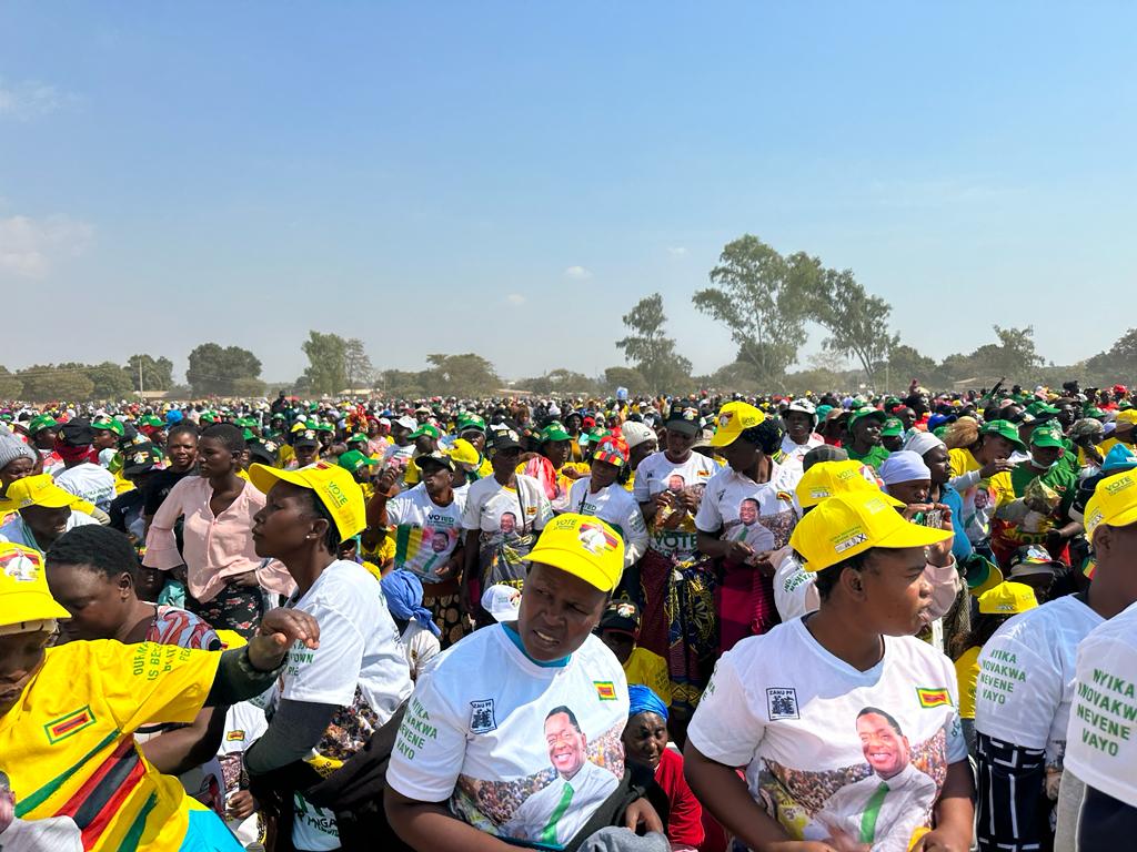 nash_wevhu's tweet photo. Scenes at Chizungu Primary School in Epworth where @ZANUPF_Official Second Secretary & Vice President Cde Kembo Mohadi is set to address party supporters.
#TakaNoVoter
#visionEd https://t.co/yM5eP3lLcr