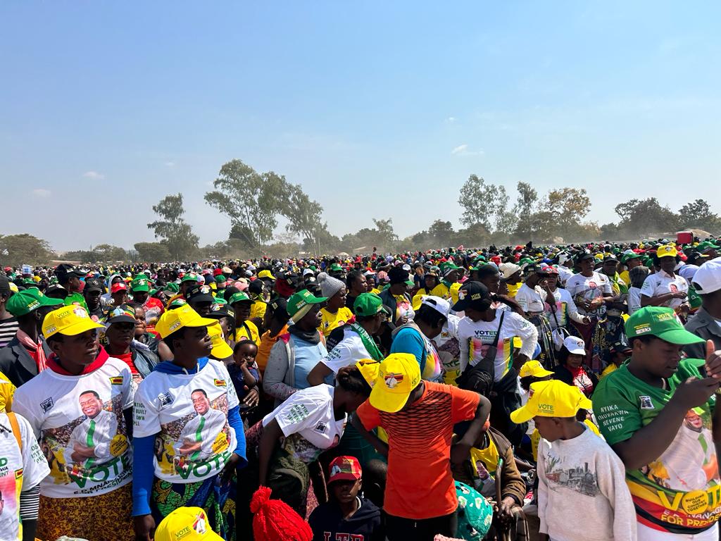 nash_wevhu's tweet photo. Scenes at Chizungu Primary School in Epworth where @ZANUPF_Official Second Secretary & Vice President Cde Kembo Mohadi is set to address party supporters.
#TakaNoVoter
#visionEd https://t.co/yM5eP3lLcr