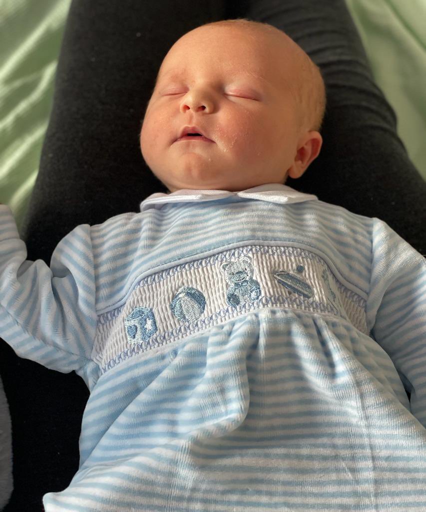 NathanEdge94's tweet photo. 💙 Introducing our very handsome boy Harry Luke Edge, born today (Tuesday 1st August) at 1.27am weighing 7.4lbs 💙 https://t.co/GL2M91KkZI