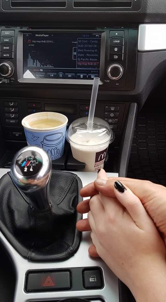 wir wollten nur noch den ketten unseres sein entfliehen und die freiheit finden die dieses leben niemals bieten würde und du nahmst meine hand und wir rannten zu mccafe™ und alles war plötzlich gut