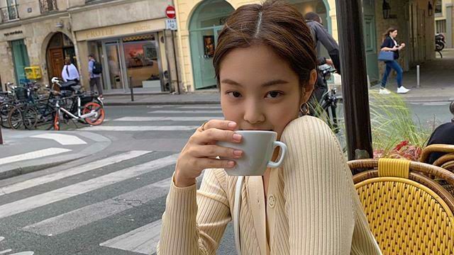 jnkzip's tweet photo. happy national girlfriend day ♡ https://t.co/EHhUmK5fsu