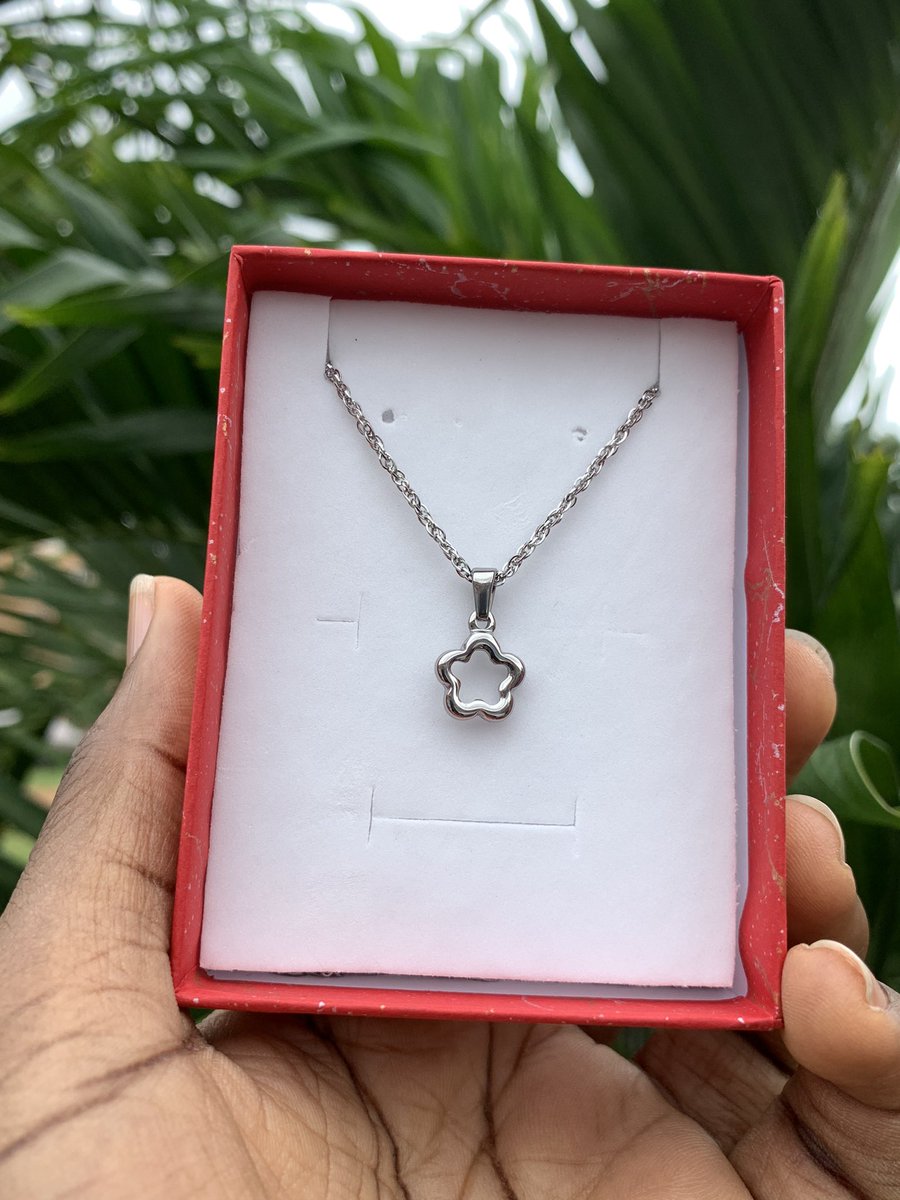 lenahaccessorie's tweet photo. When less is more in a minimal everyday necklace. #nontarnishjewelry #stainlesssteeljewelry 
Price
Chain &amp; Pendant - ₦2200
get extra pendant for your chain at ₦600 only https://t.co/8KGHVQcAJg