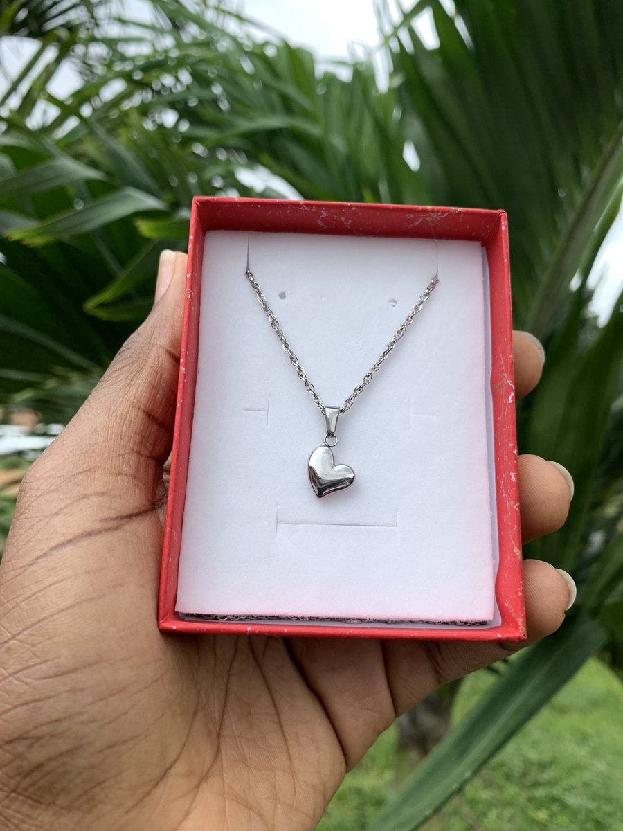 lenahaccessorie's tweet photo. When less is more in a minimal everyday necklace. #nontarnishjewelry #stainlesssteeljewelry 
Price
Chain &amp; Pendant - ₦2200
get extra pendant for your chain at ₦600 only https://t.co/8KGHVQcAJg