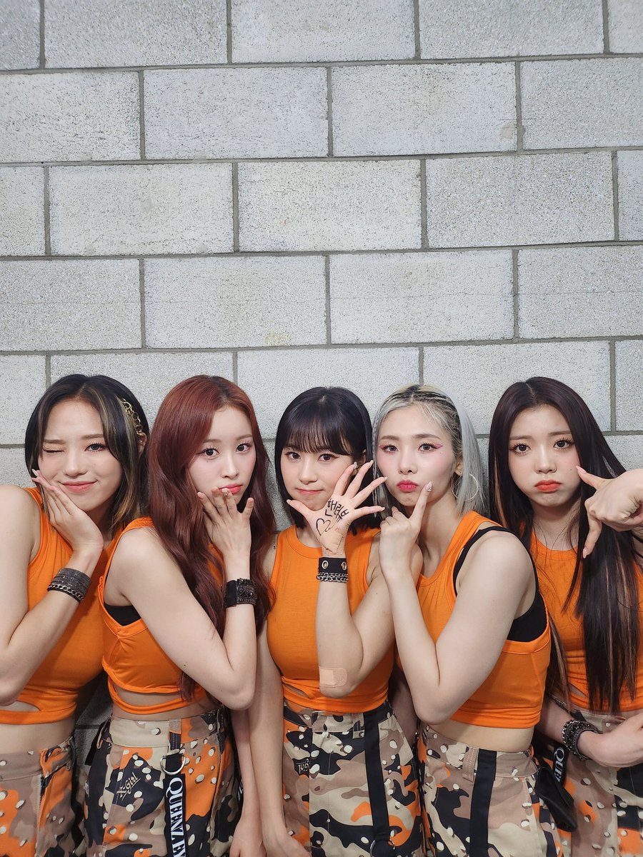 Queenz_Eye's tweet photo. [#퀸즈투데이]

230801 'UN-NORMAL' 더쇼 완료 💗👑
마지막까지 응원해 준 아이큐 고마워 〰️🥰

#QueenzEye #퀸즈아이 #QueenzEyeUNIQ #UN_NORMAL #언노멀 https://t.co/4KZSGE6k2B