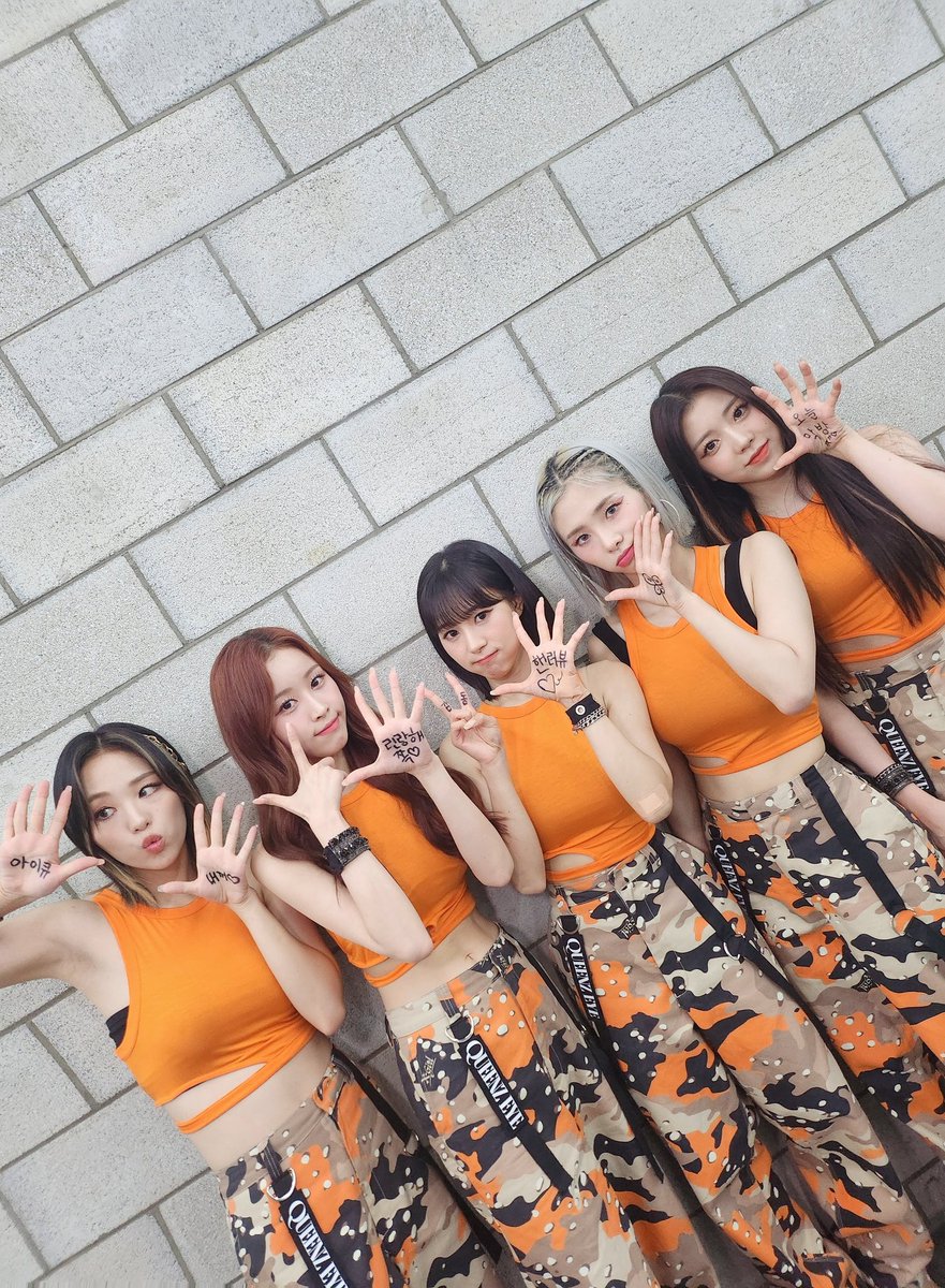 Queenz_Eye's tweet photo. [#퀸즈투데이]

230801 'UN-NORMAL' 더쇼 완료 💗👑
마지막까지 응원해 준 아이큐 고마워 〰️🥰

#QueenzEye #퀸즈아이 #QueenzEyeUNIQ #UN_NORMAL #언노멀 https://t.co/4KZSGE6k2B