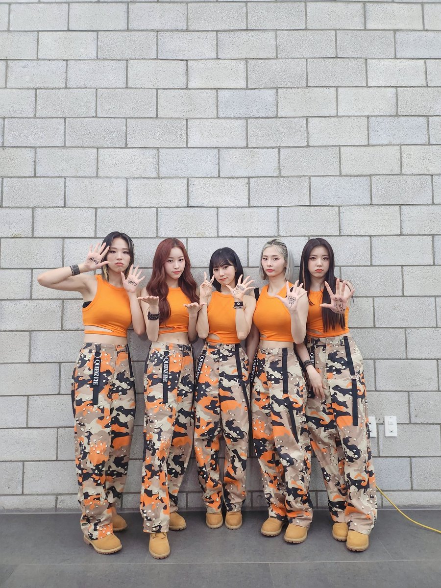 Queenz_Eye's tweet photo. [#퀸즈투데이]

230801 'UN-NORMAL' 더쇼 완료 💗👑
마지막까지 응원해 준 아이큐 고마워 〰️🥰

#QueenzEye #퀸즈아이 #QueenzEyeUNIQ #UN_NORMAL #언노멀 https://t.co/4KZSGE6k2B