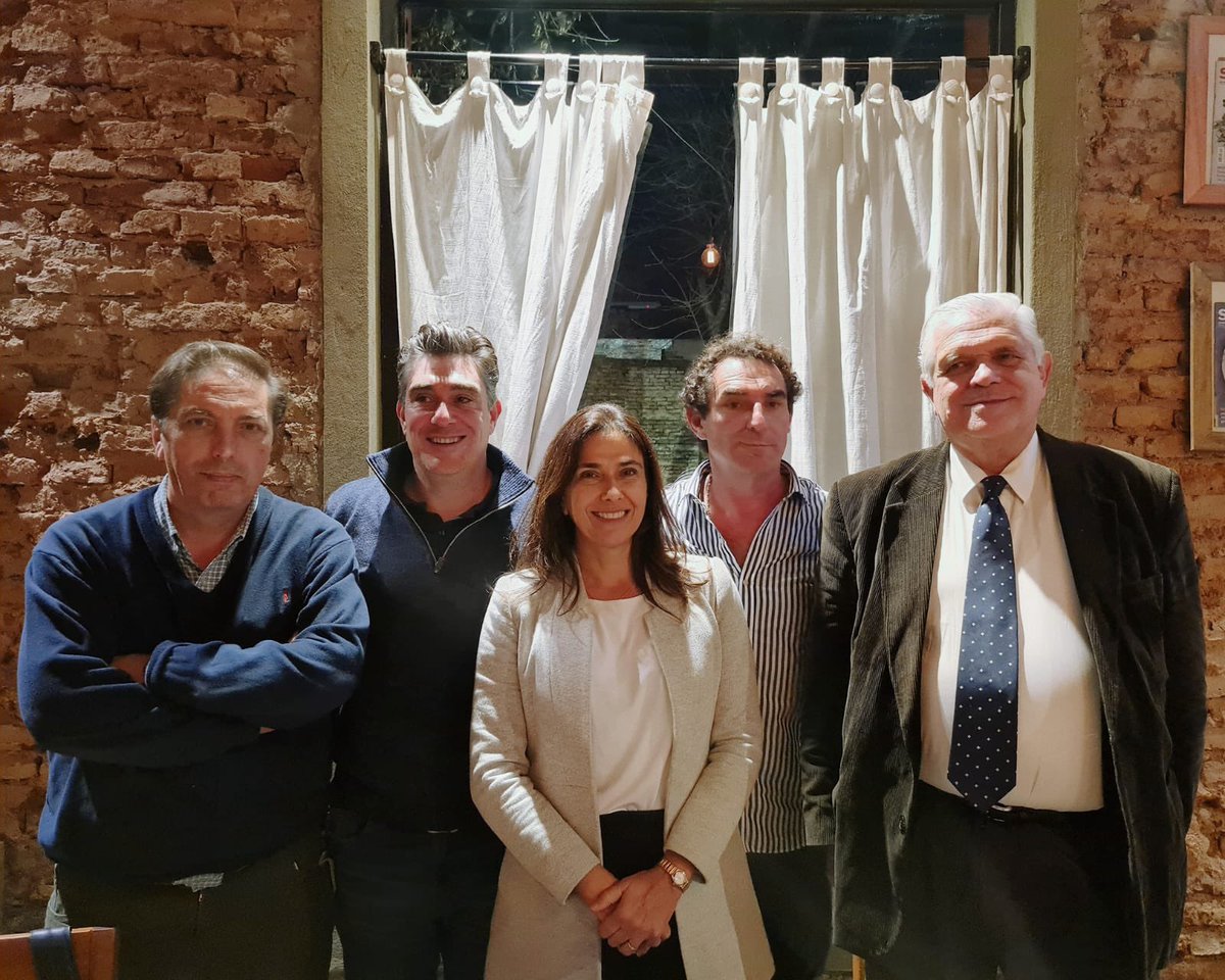 eugetale's tweet photo. Esta foto me da esperanza. @rlopezmurphy @lacha @JavierJiguacel en Pergamino acompañando a Jorge Josefovich. Todo equipo de respaldo a @PatoBullrich 
#LaFuerzaDeLosArgentinos https://t.co/ieCgcAYfqv