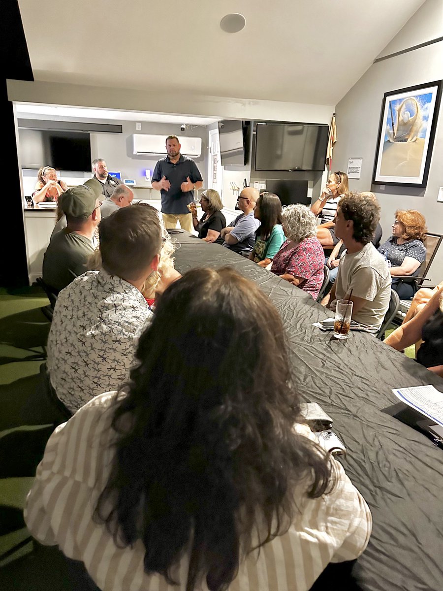 RIChairEmeritus's tweet photo. Got the chance to address the revamped East Providence Republican City Committee last night. Great turn out of Republicans & Independents looking to give RI a course correction. #leadeight #eastprovidenceri @RhodeIslandGOP @GOP @RISenate https://t.co/Y82nSLScGB