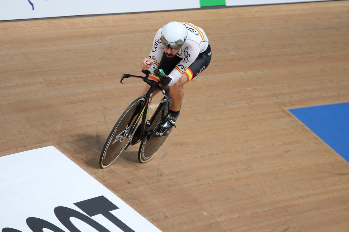 RFECiclismo's tweet photo. #GlasgowScotland2023 | La Selección Española de pista sigue entrenando hoy en el Velódromo Chris Hoy de Glasgow✅

Olímpicos y paralímpicos juntos en un mismo evento histórico 😍

¡Mañana arranca el Mundial!🌈

#TeamESPciclismo🇪🇸 @ciclistacofidis https://t.co/b75BAcuesD