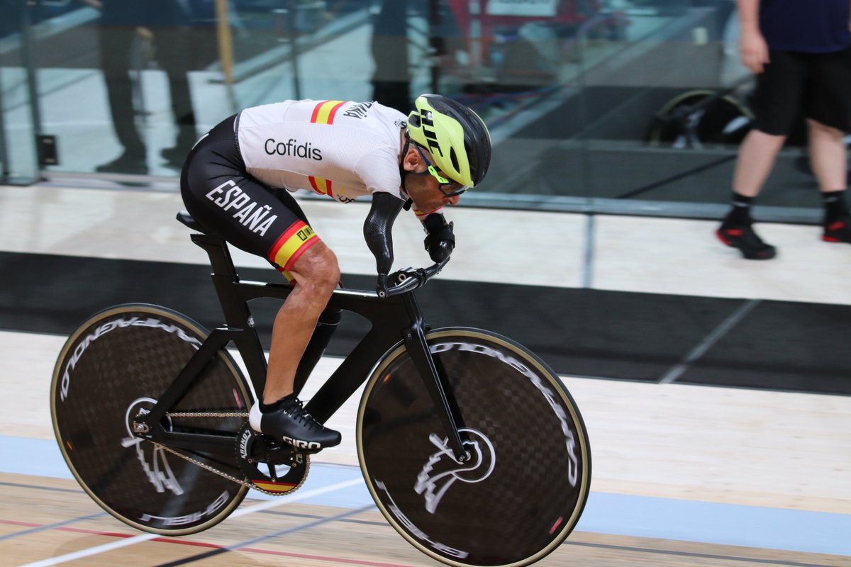 RFECiclismo's tweet photo. #GlasgowScotland2023 | La Selección Española de pista sigue entrenando hoy en el Velódromo Chris Hoy de Glasgow✅

Olímpicos y paralímpicos juntos en un mismo evento histórico 😍

¡Mañana arranca el Mundial!🌈

#TeamESPciclismo🇪🇸 @ciclistacofidis https://t.co/b75BAcuesD