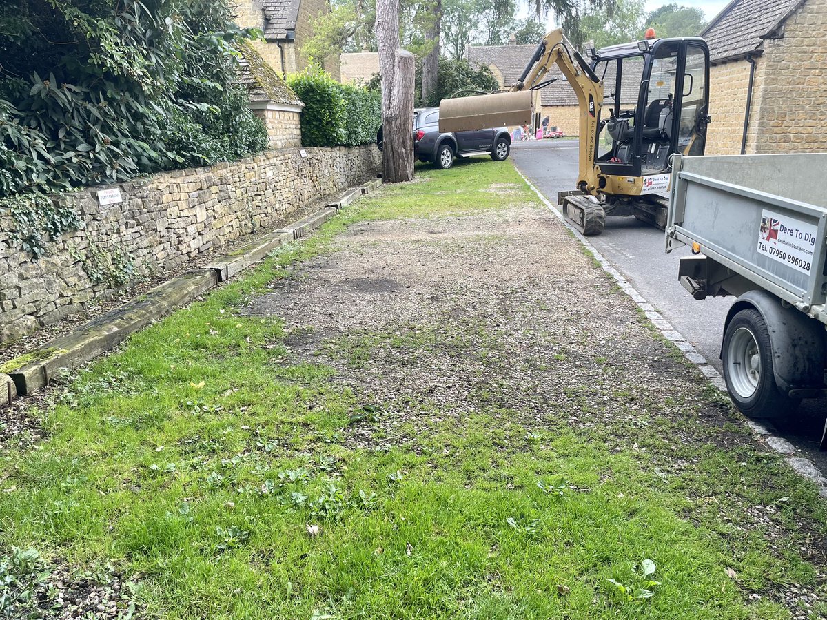DigDare's tweet photo. Parking area tidied up and refreshed  -  Beforehand, Afterwards https://t.co/8dS1r5hfya