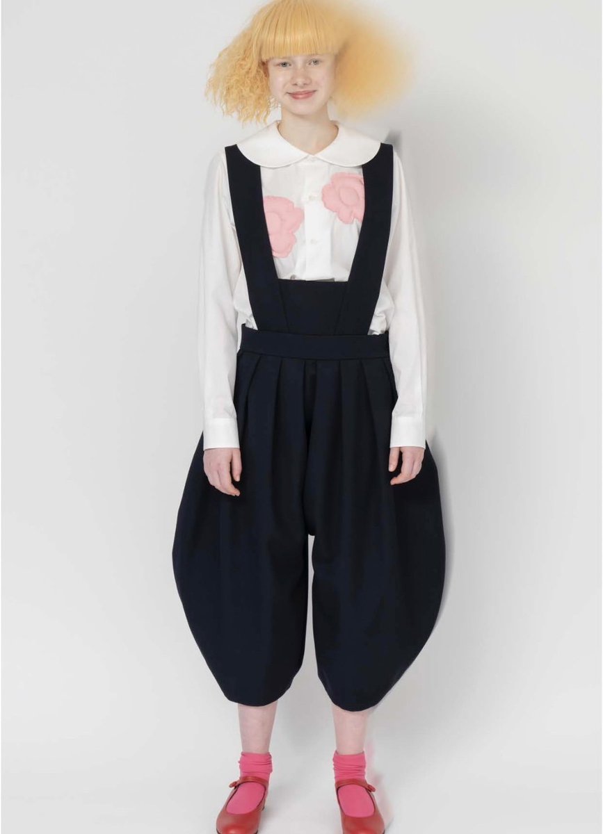 l_maoyoshino_l's tweet photo. ✱

SSに引き続き、COMME des GARÇONS GIRL AW2023コレクションにアートワークが起用されています。

立体感のあるパッチワークがシャツに施されています。カラーリング、形の展開は色々で可愛いです。ぜひお気に入り見つけに店舗に行ってみてください ღ

#commedesgarcons 
#commedesgarconsgirl https://t.co/LDDxKYSEqI