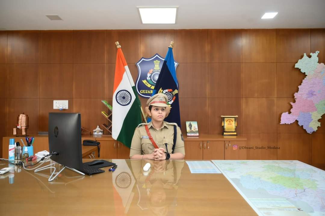 ModasaCity's tweet photo. આજરોજ @ShaifaliBarwal, IPS નાઓએ પોલીસ અધિક્ષકશ્રી @SP_Arvalli તરીકેનો વિધિવત ચાર્જ સંભાળેલ છે. https://t.co/S7uaxdKNMT