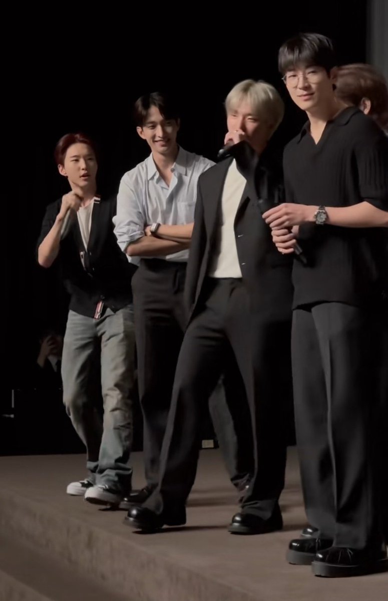 DOKYEOM LOOKS SO DADDY