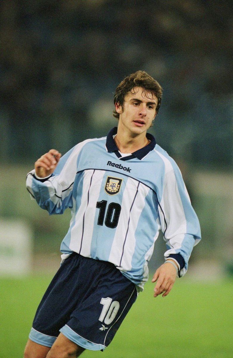 BoJozaif's tweet photo. Who do you prefer? 🤔

Retweet 🔁 for Pablo Aimar 
Like ❤️ for riquelme https://t.co/jH0pnZamke