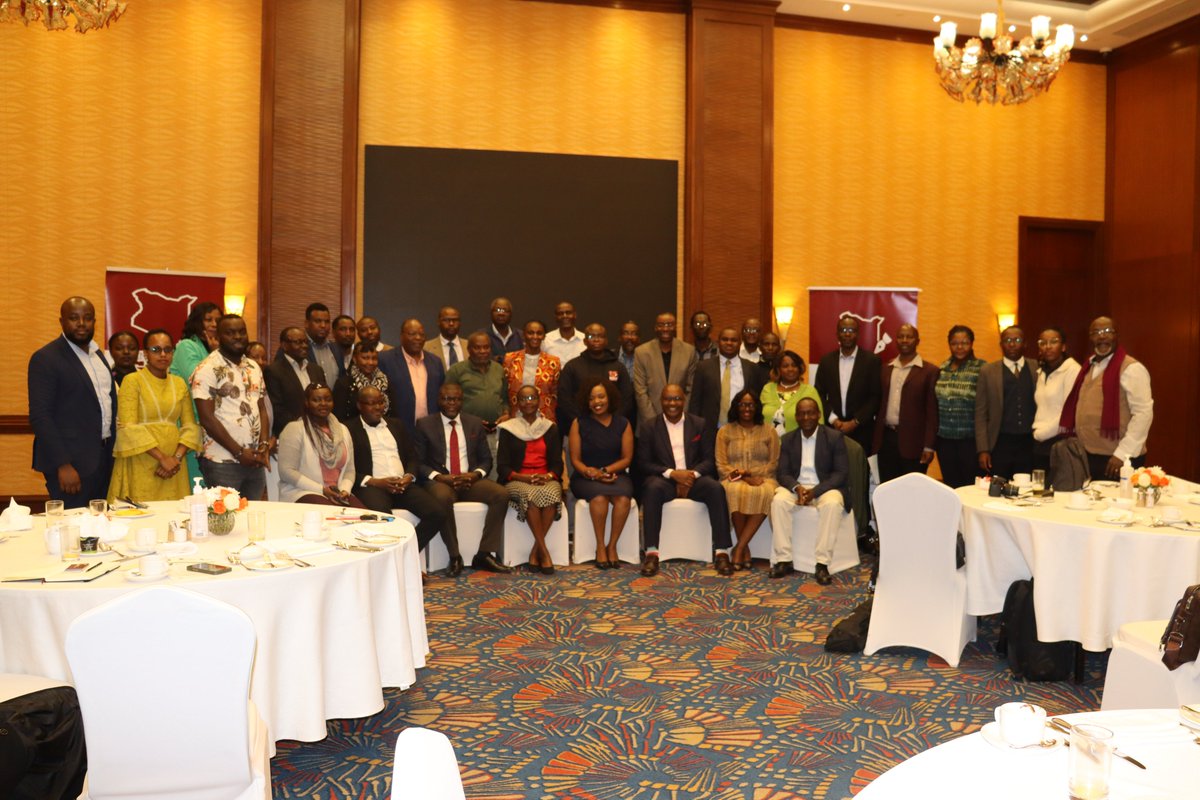 KenyaEditors's tweet photo. Group photo: Editors pose together with officials from @aatfafrica and scientists. #fineday4Science
#BiotechreportingKe https://t.co/QTbY45QvCH