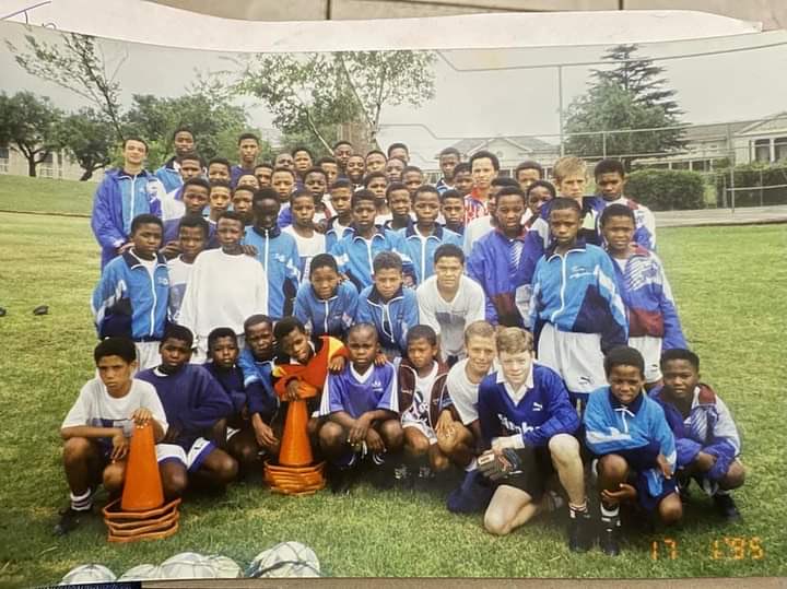 FaroukKhan9's tweet photo. This picture was taken when we started the Transnet Sports School of Excellence in 1994.Who do you recognize in this picture ? https://t.co/pxeT48LiWK