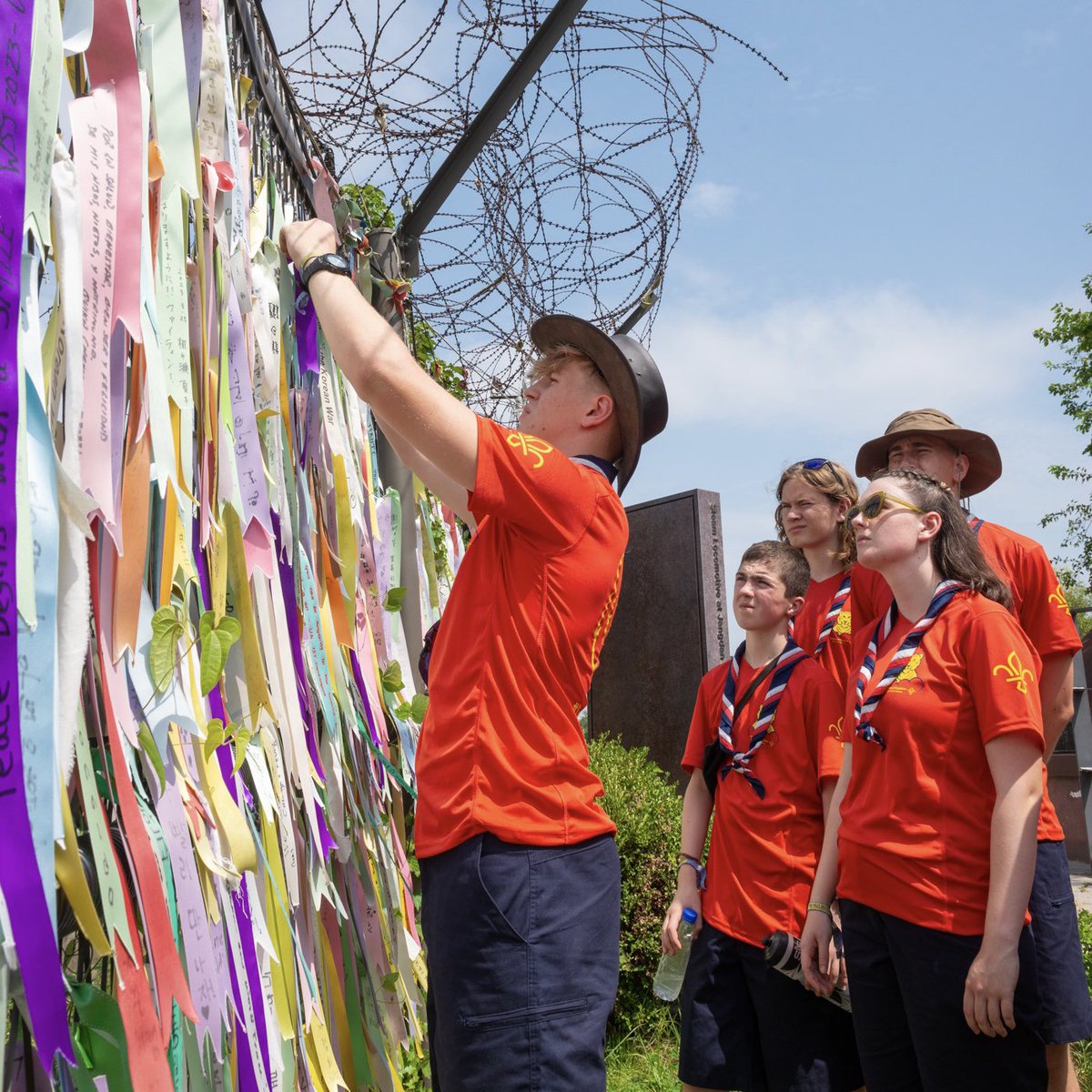 UKContingent's tweet photo. Visiting the Demilitarised Zone (DMZ) was a chance for us to reflect 💭

We hope that our young people will come away from the experience striving for a more peaceful and understanding world.

#UK25WSJ #DreamWild #DrawYourDream https://t.co/Dwg76BwVXb