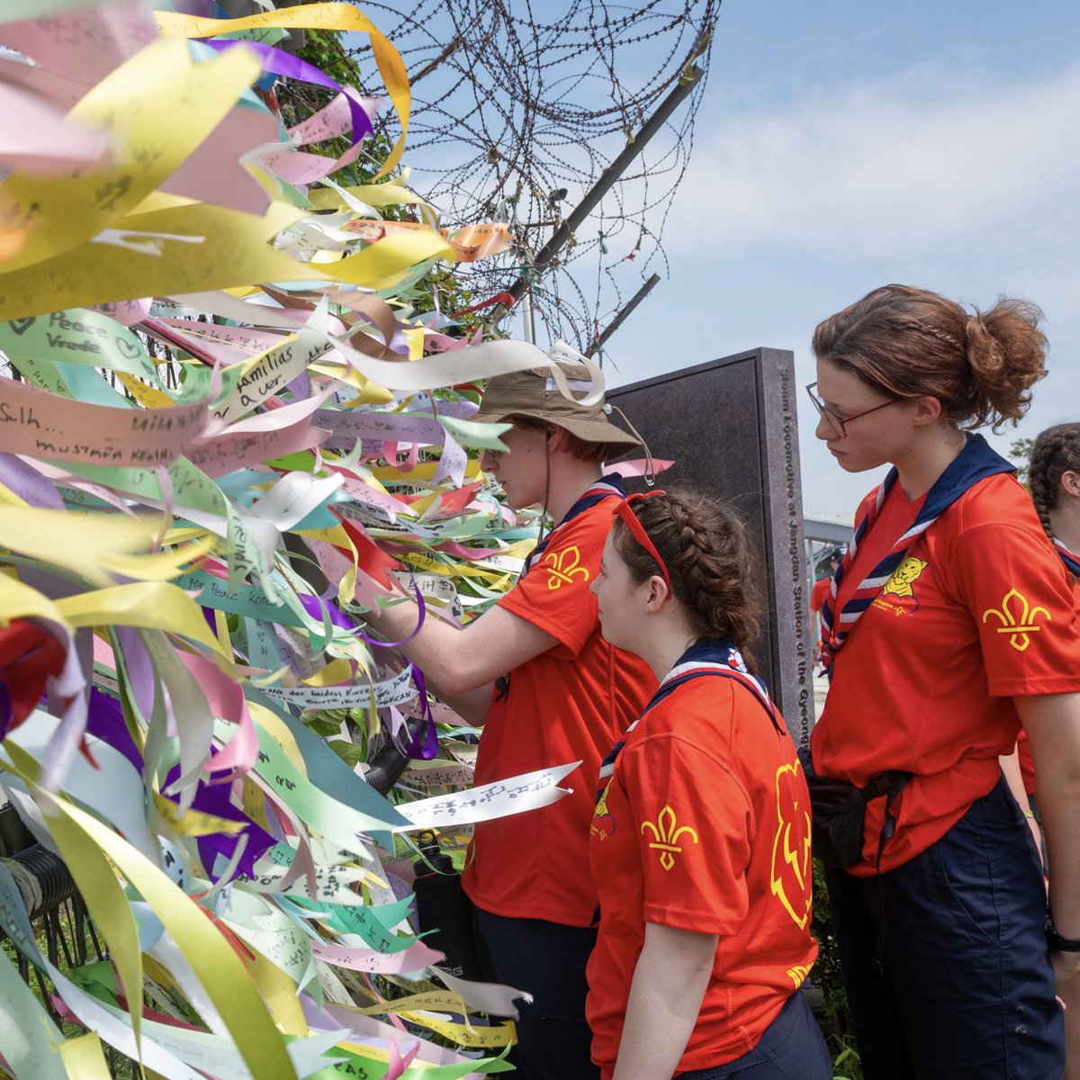 UKContingent's tweet photo. Visiting the Demilitarised Zone (DMZ) was a chance for us to reflect 💭

We hope that our young people will come away from the experience striving for a more peaceful and understanding world.

#UK25WSJ #DreamWild #DrawYourDream https://t.co/Dwg76BwVXb